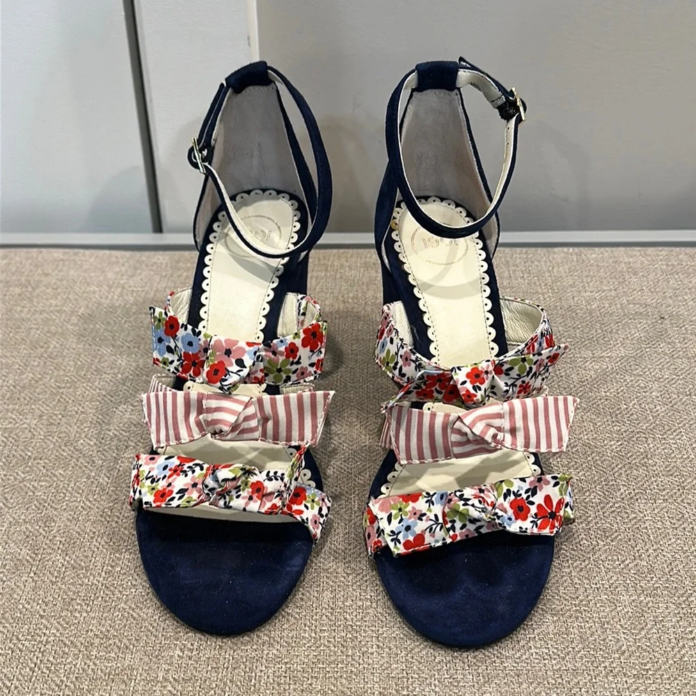 1901 Flowers and Bows Wedge Sandals, EUC